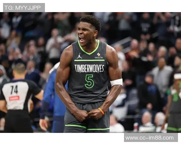 爱德华兹末节发力拿下7分全场24投仅中7三分球表现不佳